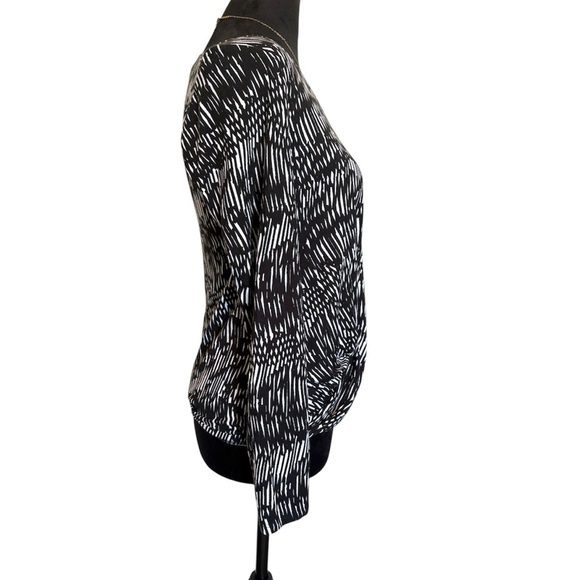 Simply Vera Vera Wang Womans Small Black and White Abstract Long Sleeve Blouse - Picture 4 of 7
